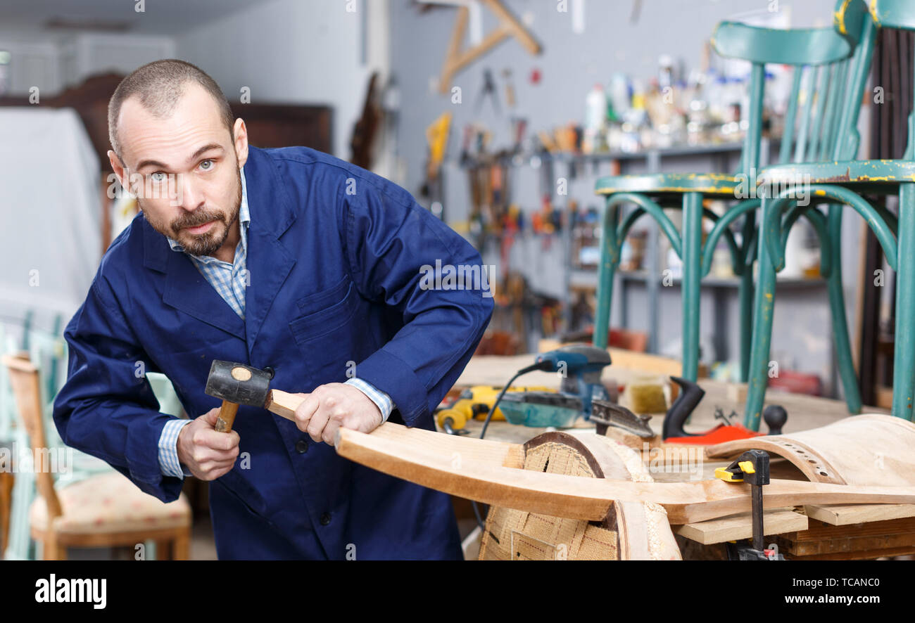 Carpenter sanding chair hi-res stock photography and images - Alamy