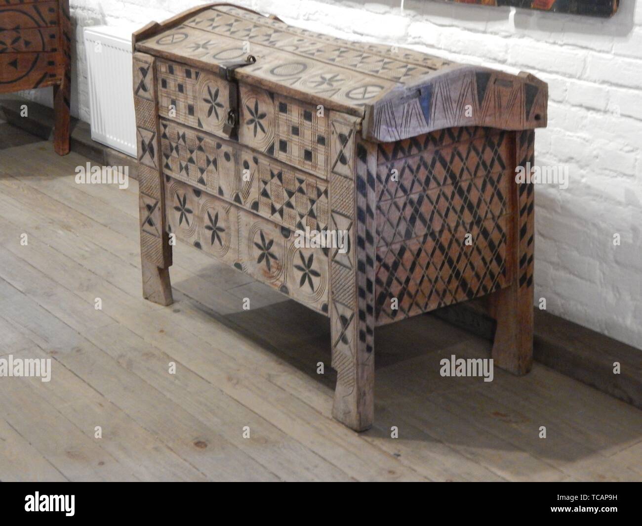 Vintage chest for clothes from the wardrobe and patterns Stock Photo Alamy