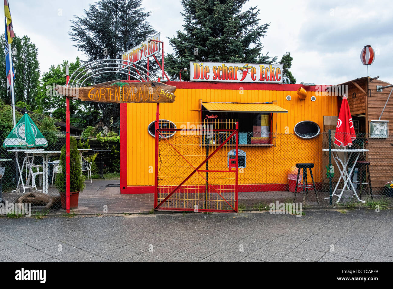 Die Scharfe Ecke Imbiss. Fast food & takeaway kiosk in Ruhleben-Berlin Stock Photo