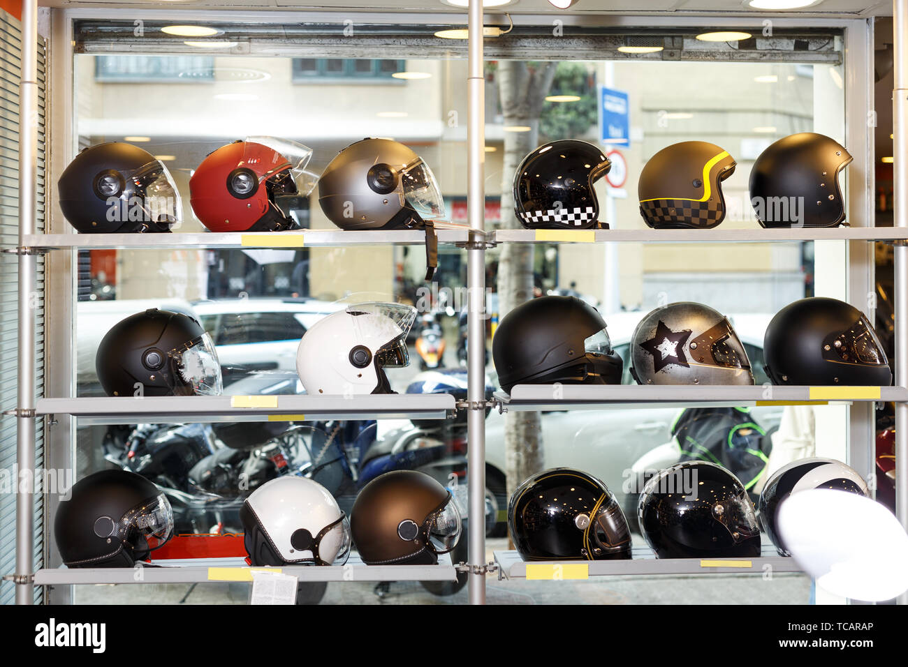 Stores that hotsell sell helmets