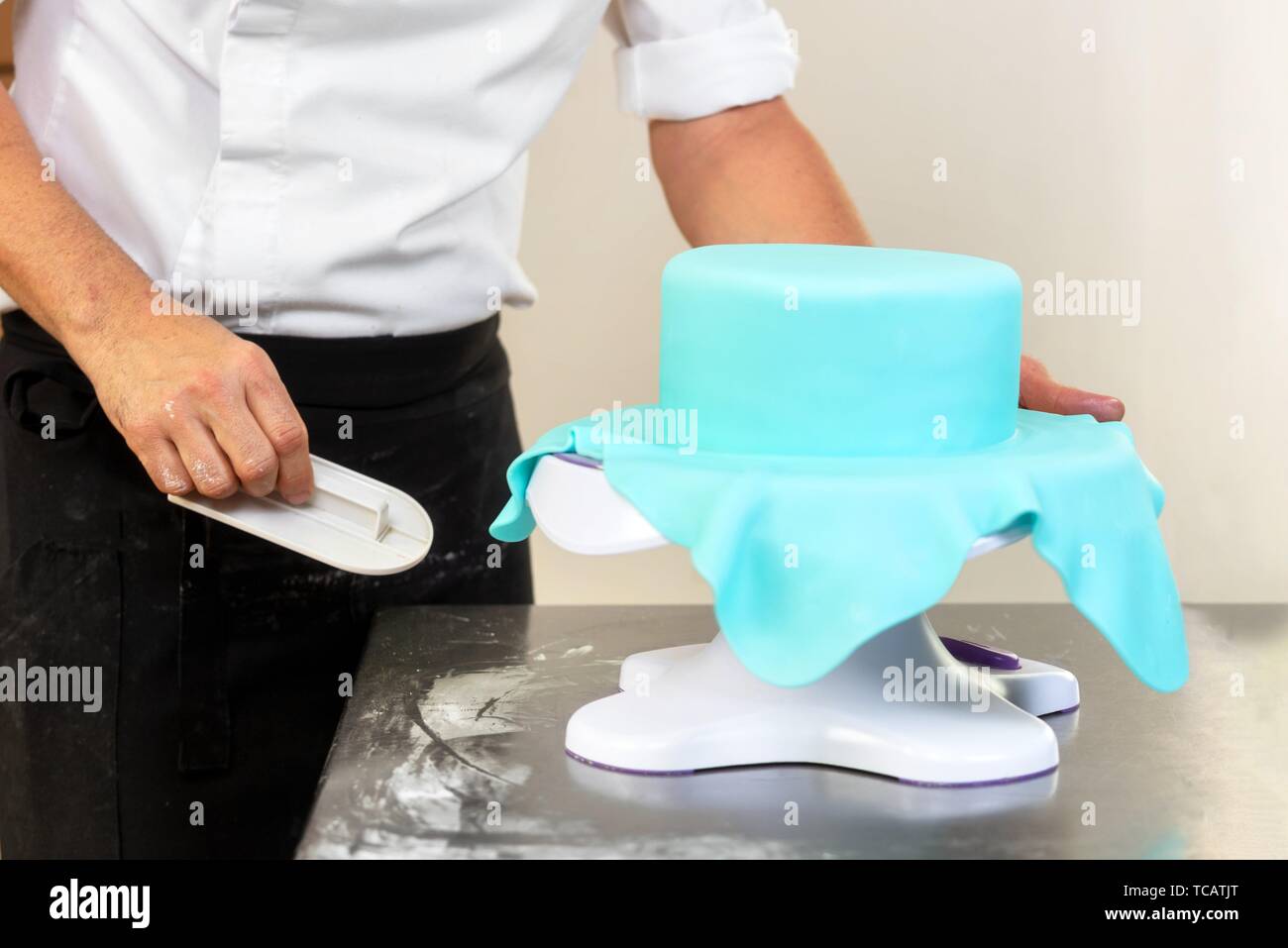 Blue sponge cake hires stock photography and images Alamy