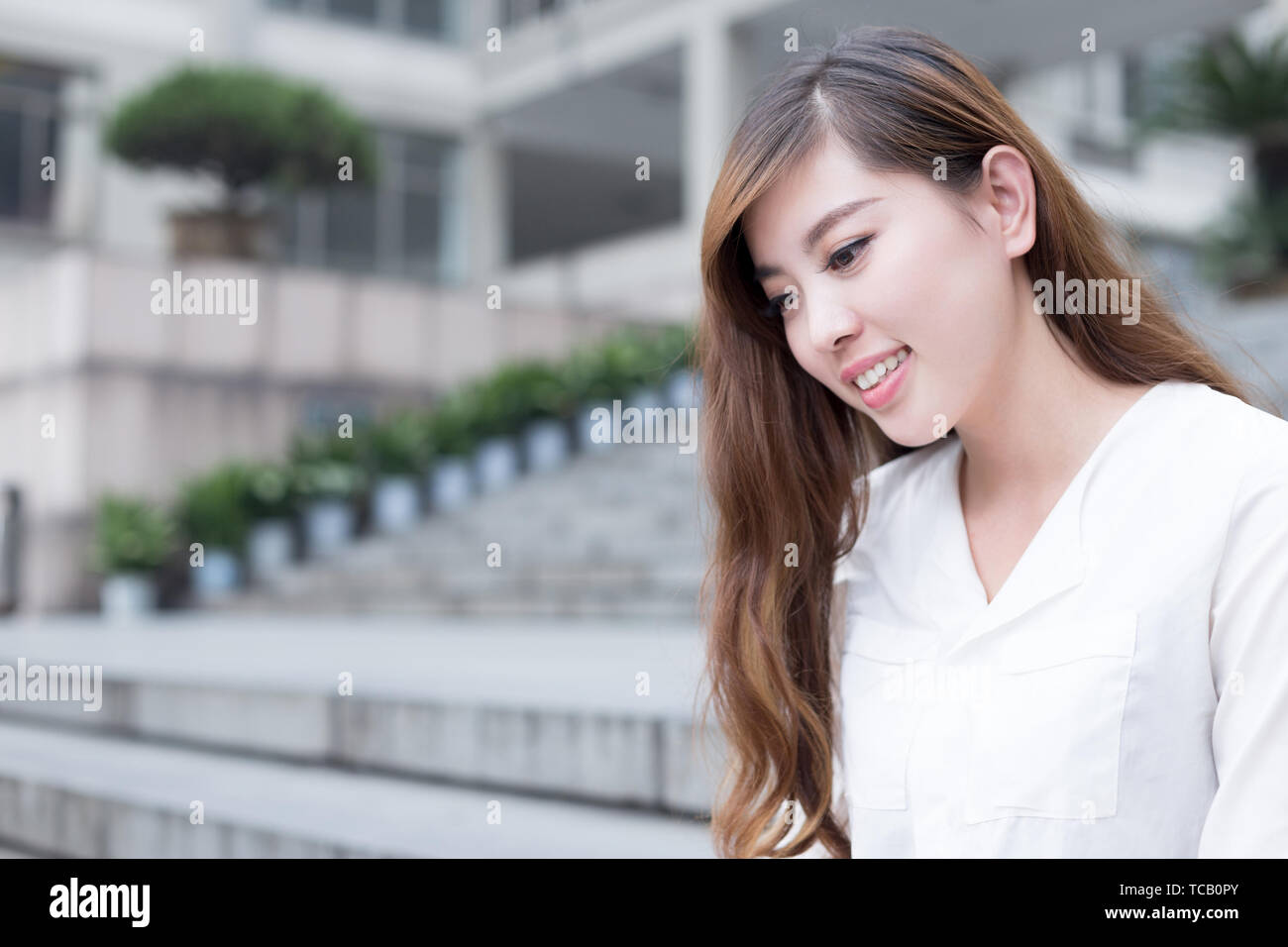 Asian beautiful female student portrait in campus Stock Photo - Alamy