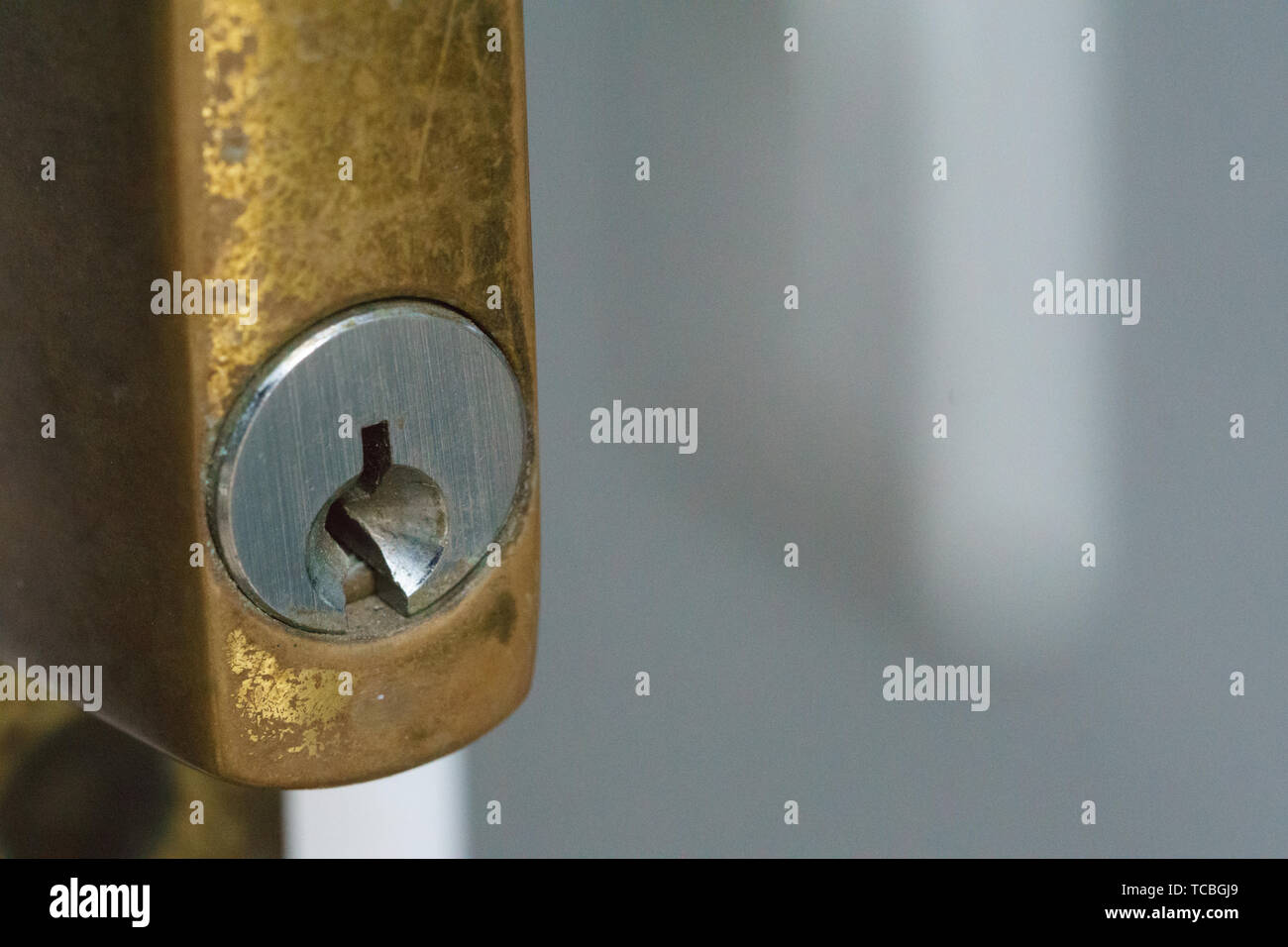 old brass lock and keyhole Stock Photo - Alamy