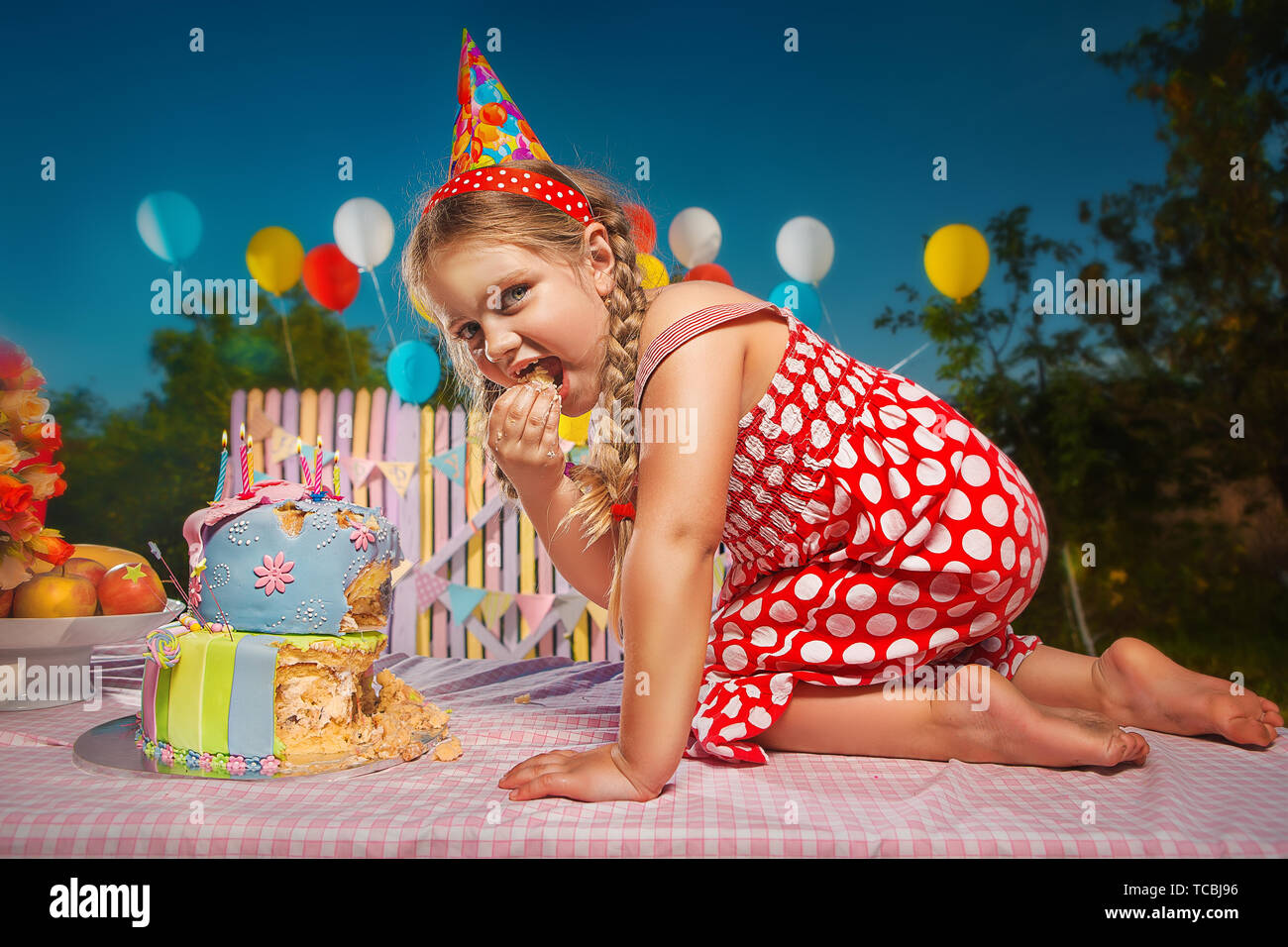 6 year old girl birthday cake hi-res stock photography and images - Alamy