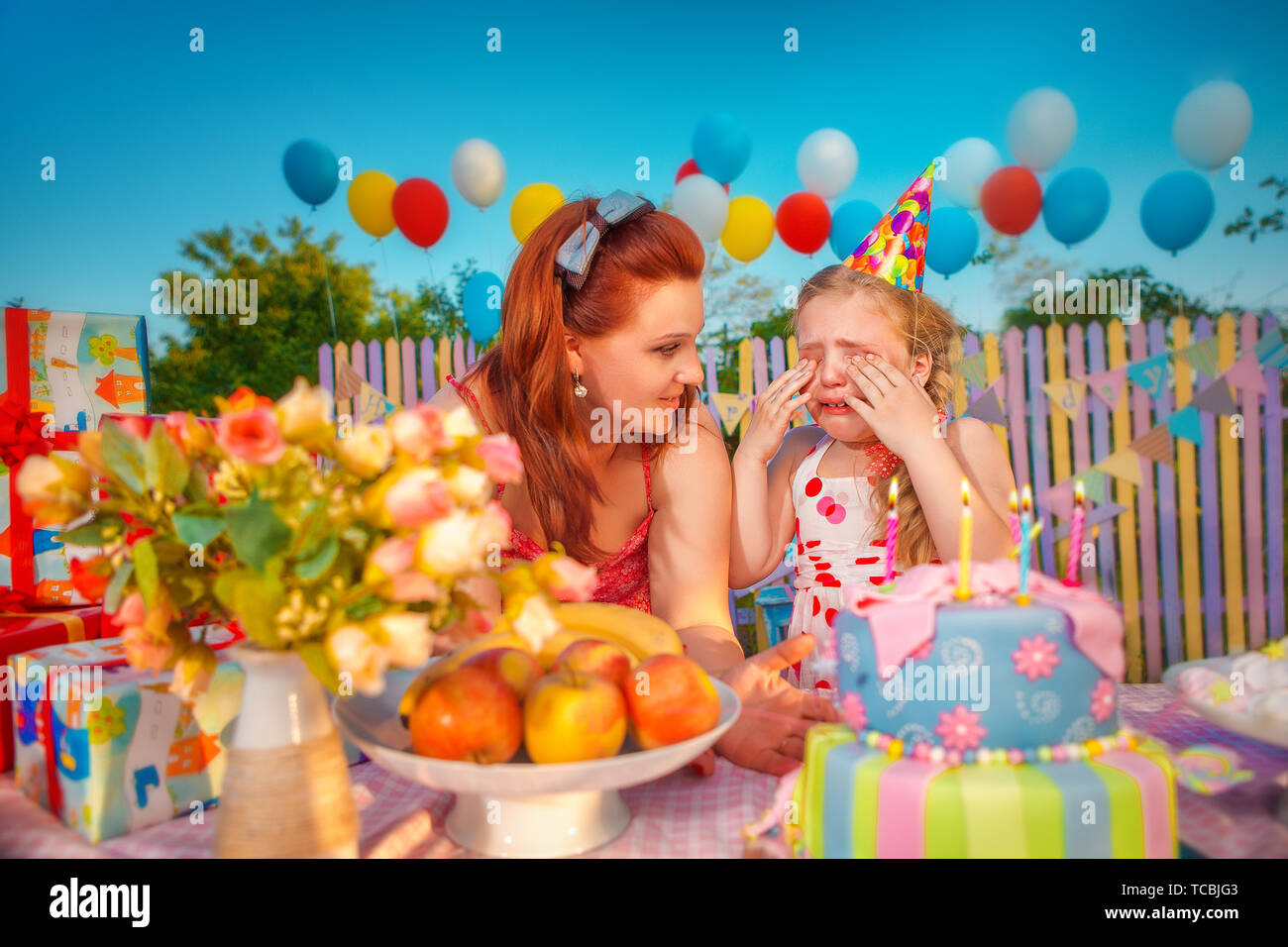 6 year old girl birthday cake hi-res stock photography and images - Alamy