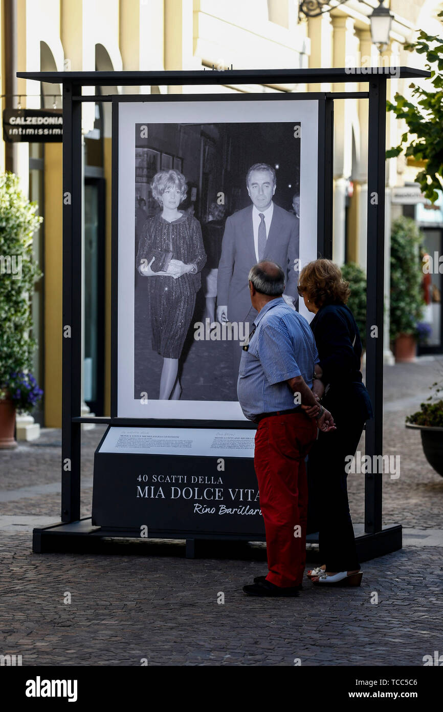 Rome, "40 shots of my Dolce Vita", the Rino Barillari exhibition at Castel  Romano Outlet, in the picture: Sabrina Marciano Stock Photo - Alamy