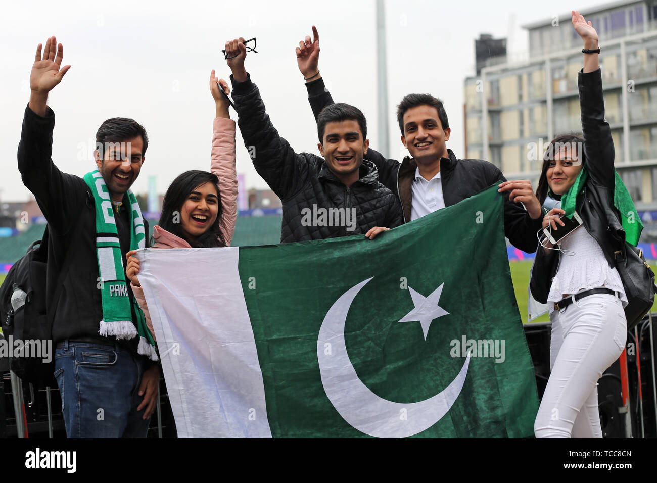 Bristol, UK. 07th June, 2019. 7th June 2019, The Bristol County Ground, Bristol, England; ICC World Cup Cricket, Pakistan versus Sri Lanka; Pakistan fans cheer and hold their national flag in the rain Credit: Action Plus Sports Images/Alamy Live News Stock Photo