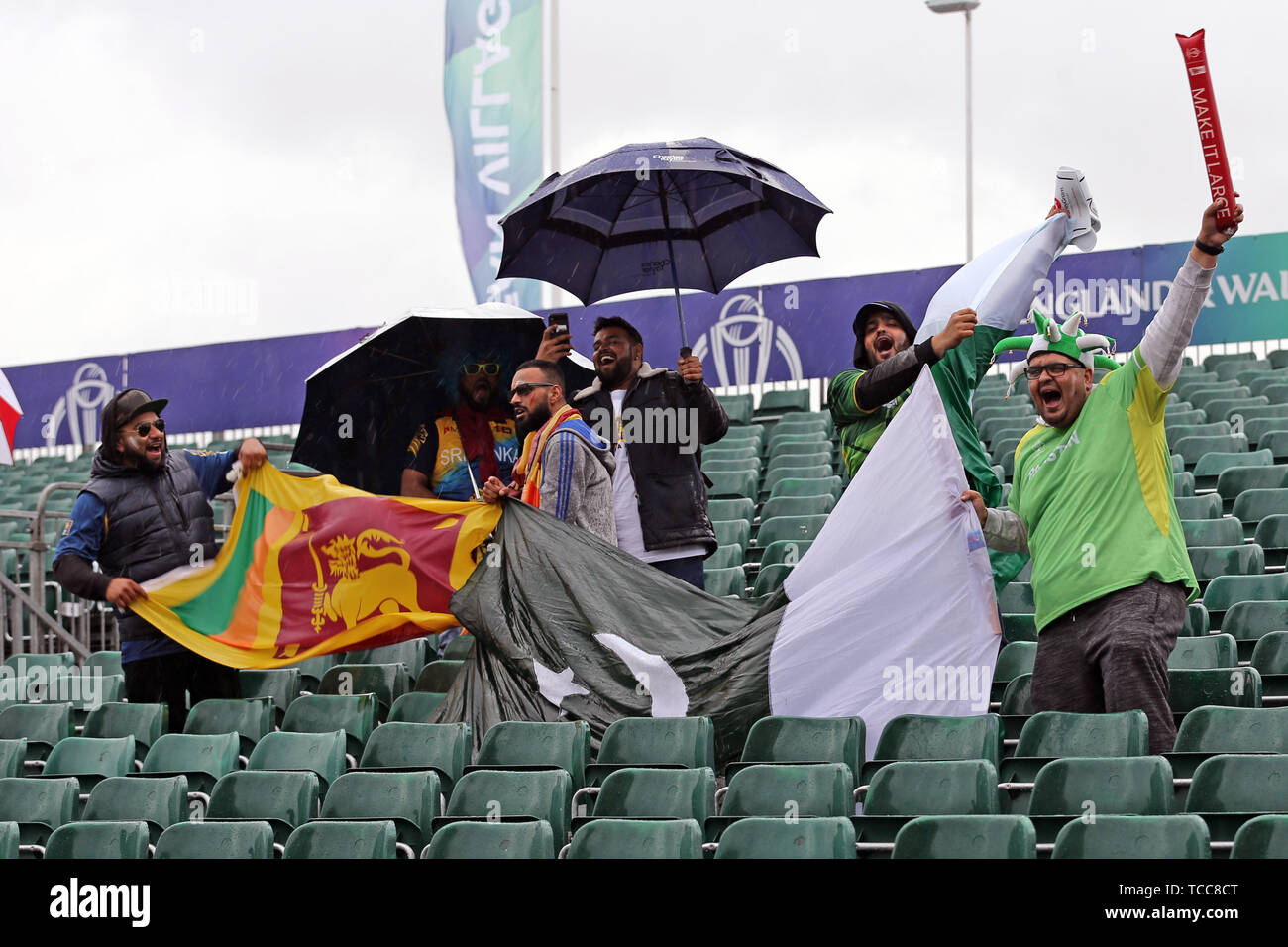Bristol, UK. 07th June, 2019. 7th June 2019, The Bristol County Ground, Bristol, England; ICC World Cup Cricket, Pakistan versus Sri Lanka; Sri Lanka and Pakistan fans cheering together as heavy rain falls to delay play Credit: Action Plus Sports Images/Alamy Live News Stock Photo
