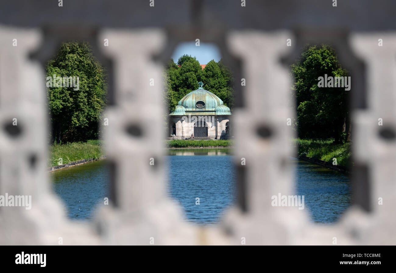 Munich, Germany. 07th June, 2019. A woman sits at the Hubertusbrunnen at the Nymphenburger Kanal in the sun. Credit: Sven Hoppe/dpa/Alamy Live News Stock Photo