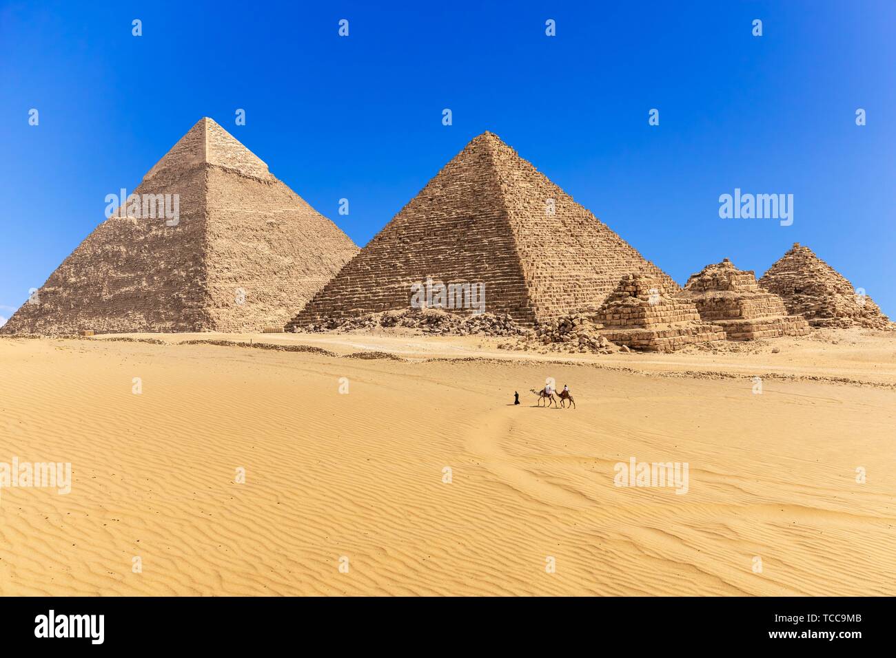 Pyramid Scene The Pyramids of Giza in the desert of Egypt Stock Photo - Alamy