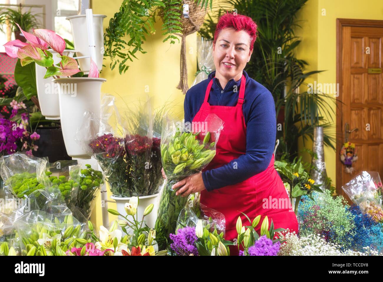 Small flower arrangements hi-res stock photography and images - Alamy