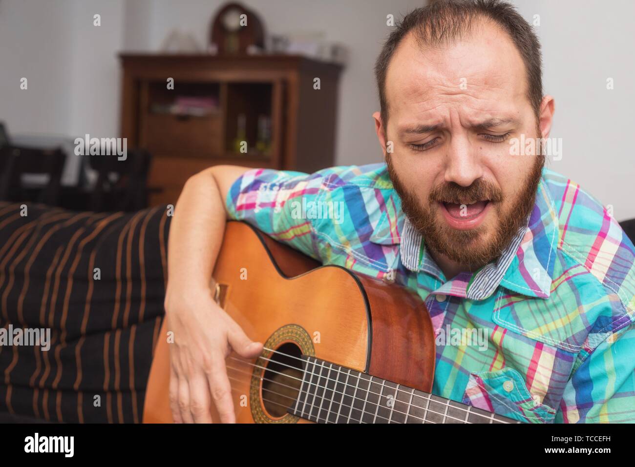Young man musician playing the acoustic guitar Stock Photo Alamy