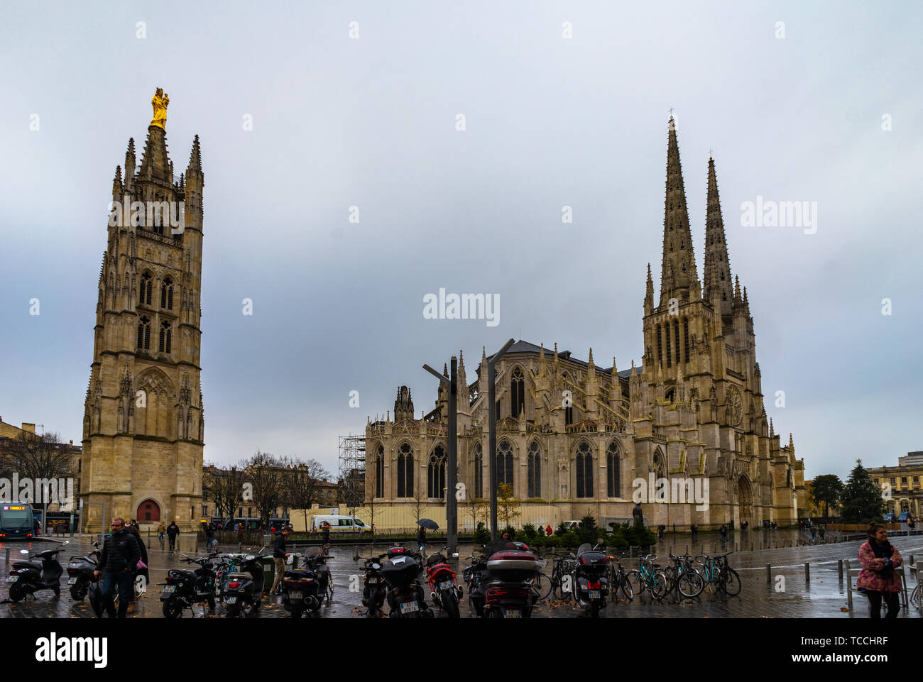 Cathedrale Saint Andre and Pey Berland Tower in Bordeaux, France Stock ...