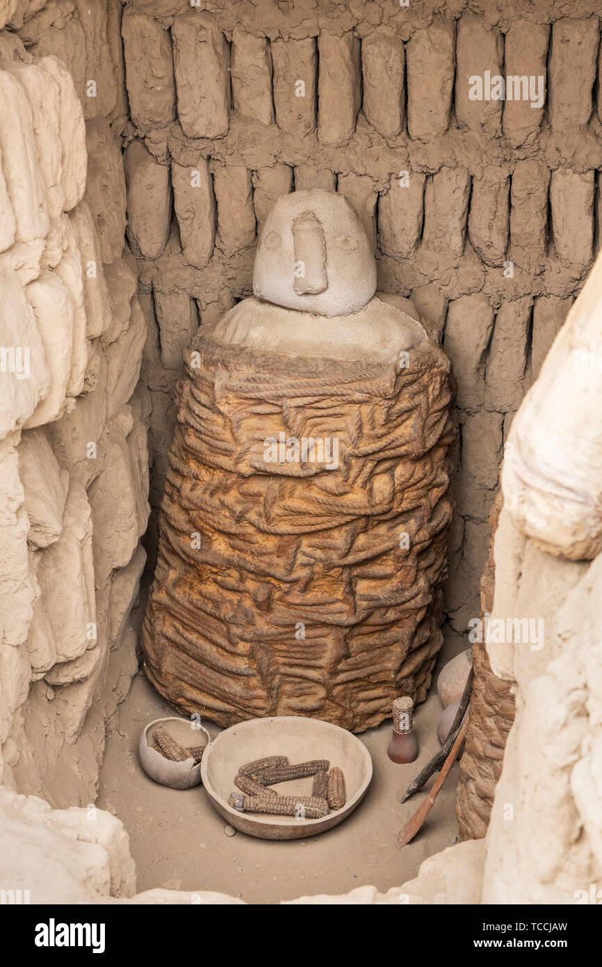 Wari tomb with mummified corpse at Huaca Pucllana, pre Columbian, pre Inca, pyramid temple, tomb and administrative center, frog shaped, adobe mound,  Stock Photo