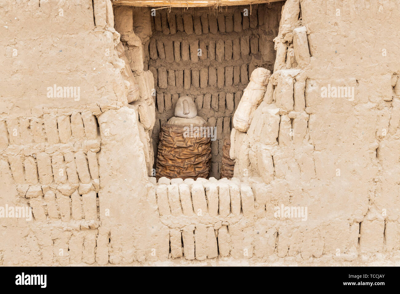 Wari tomb with mummified corpse at Huaca Pucllana, pre Columbian, pre Inca, pyramid temple, tomb and administrative center, frog shaped, adobe mound,  Stock Photo