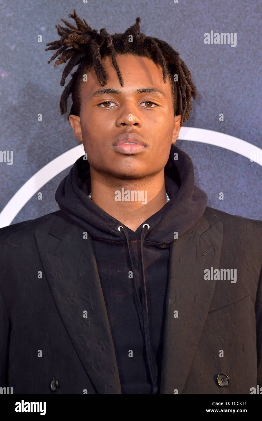 https://www.alamy.com/licenses-and-pricing/?v=1