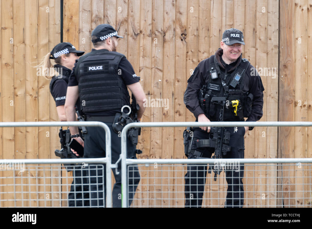 British armed police hi-res stock photography and images - Alamy