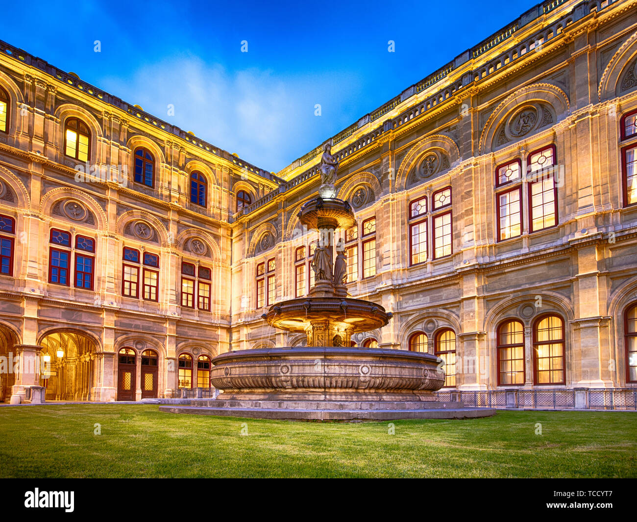Illuminated Vienna State Opera House during summer time. Touristic landmark and famous for the Vienna Opera Ball. Stock Photo