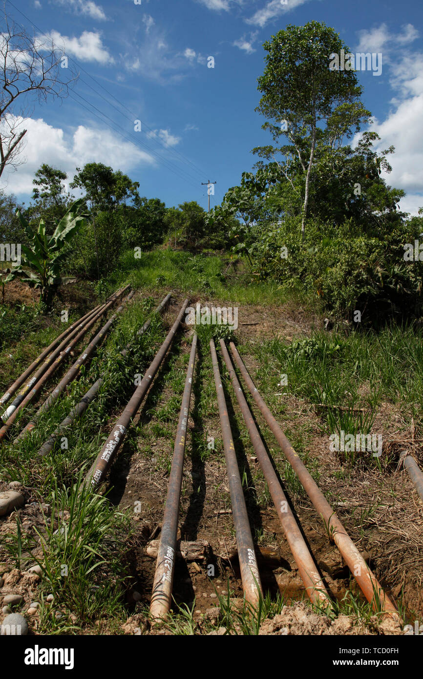 Oil extraction and pollution in the Amazon Huaorani Amerindians trying
