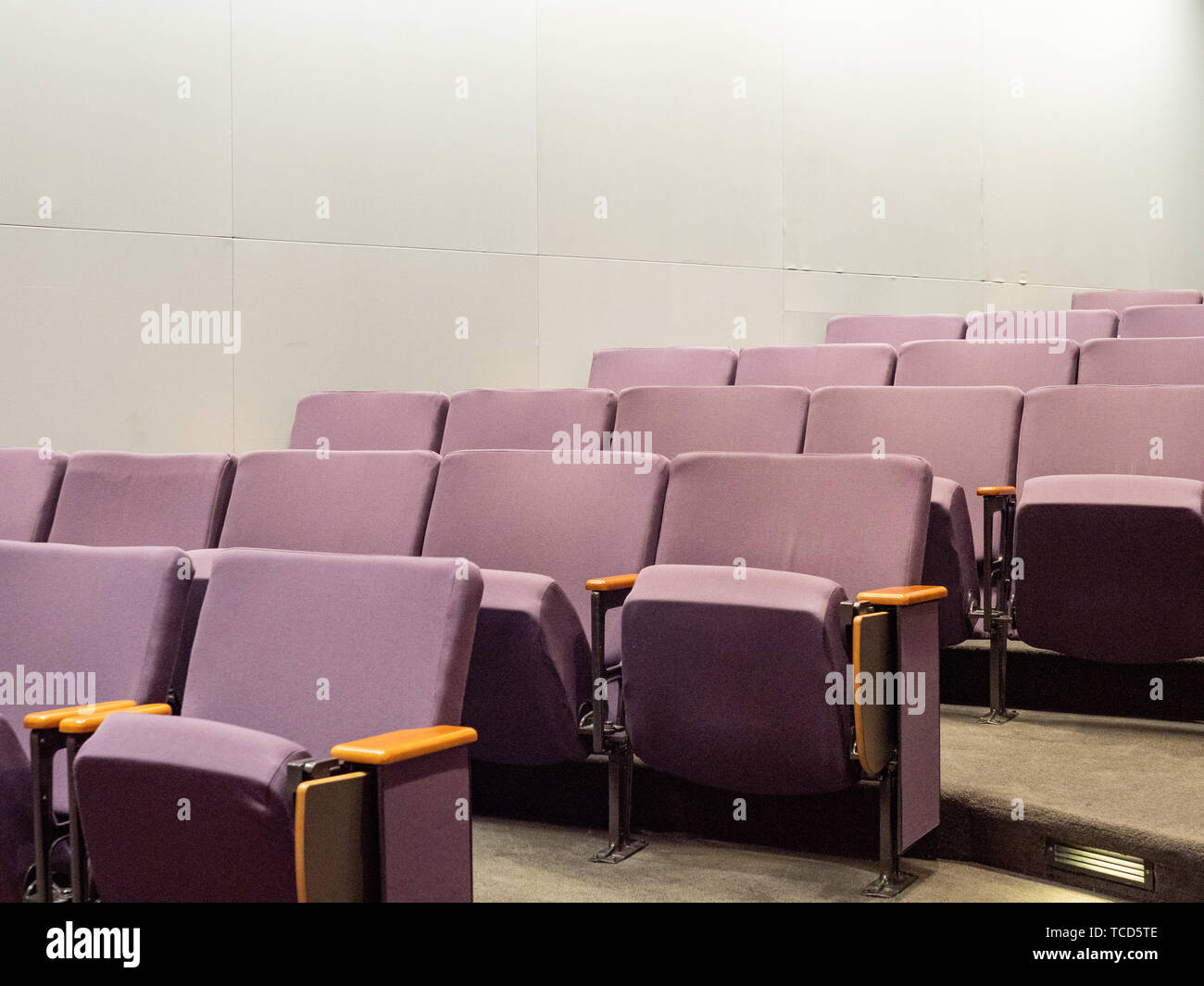 Theater style chairs hotsell