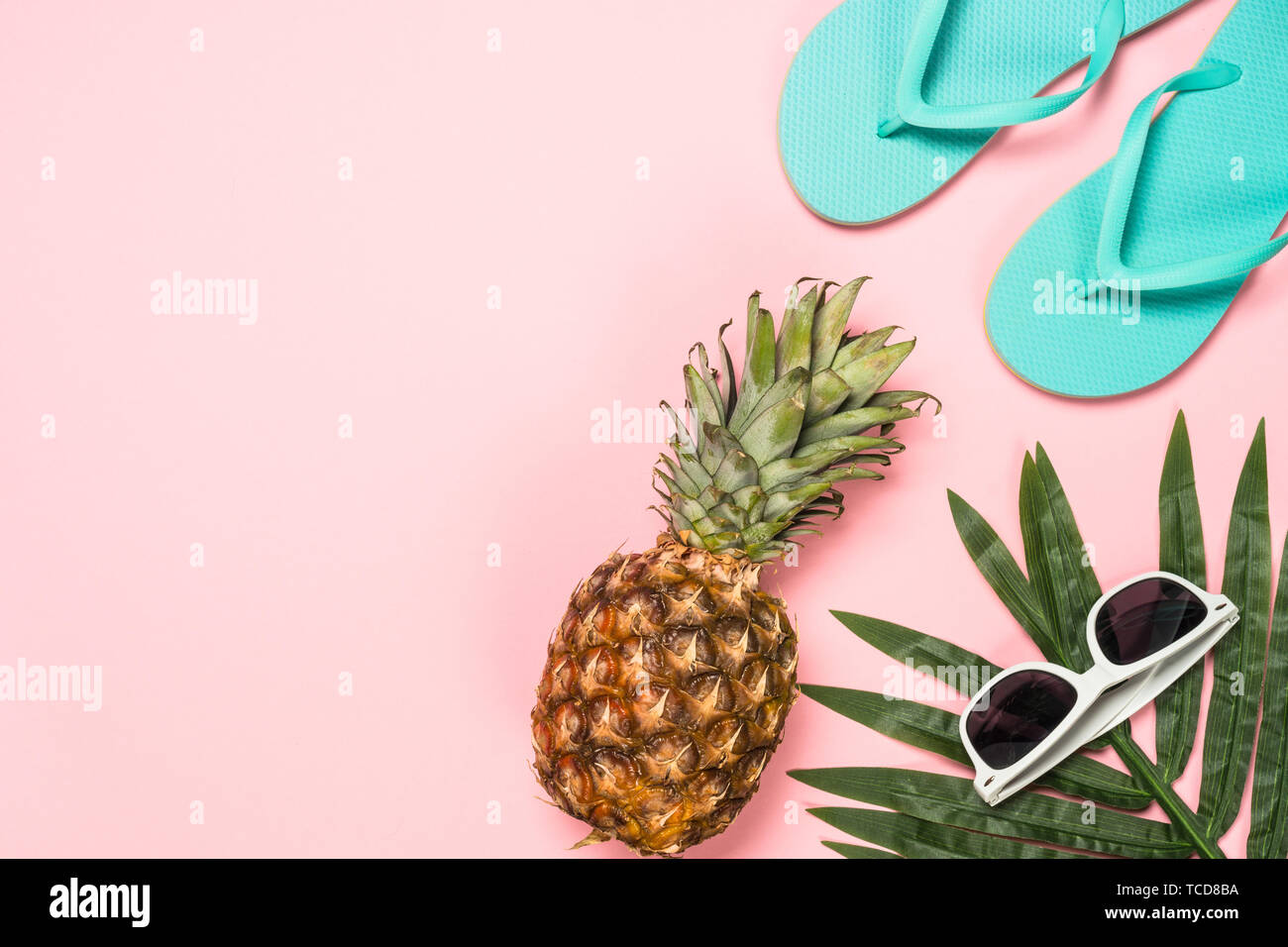 Summer flat lay background on pink Stock Photo - Alamy