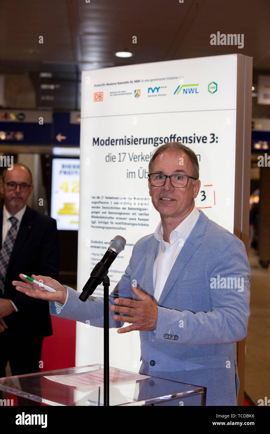 Dr. Norbert Reinkober bei der Unterzeichnung der MOF 3-Vereinbarung im Kölner Hauptbahnhof. Köln, 06.06.2019 Stock Photo