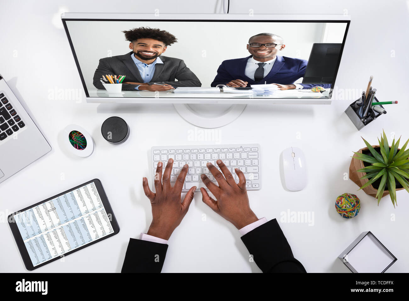 Woman man teamwork chat hi-res stock photography and images - Alamy