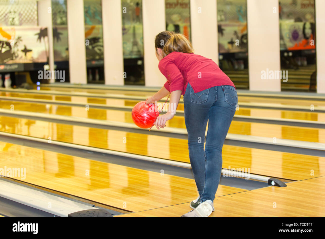 woman throwing ball in bowling club Stock Photo Alamy