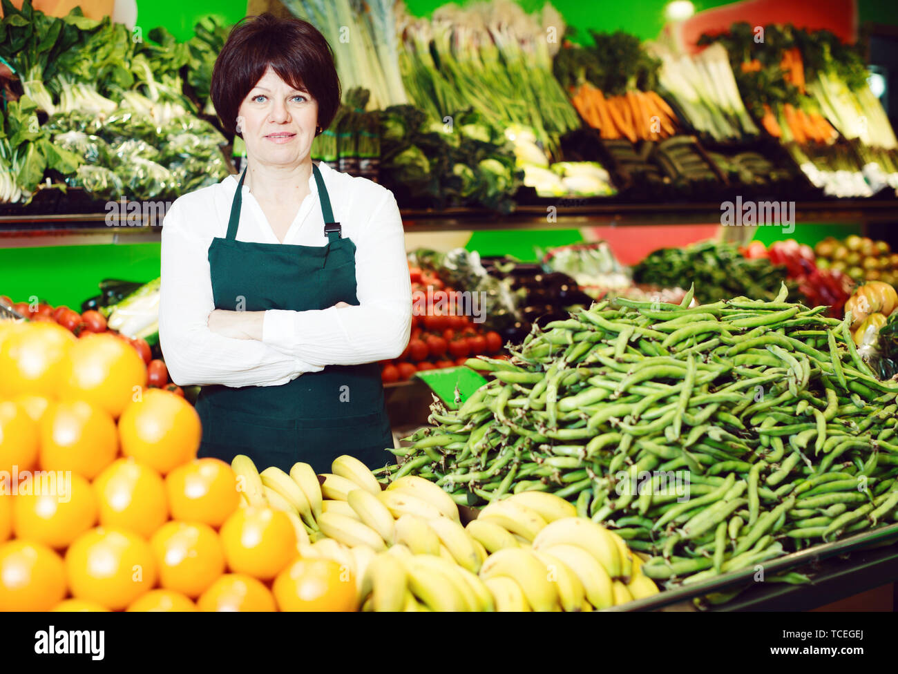 Women offer fruit for sale hires stock photography and images Alamy