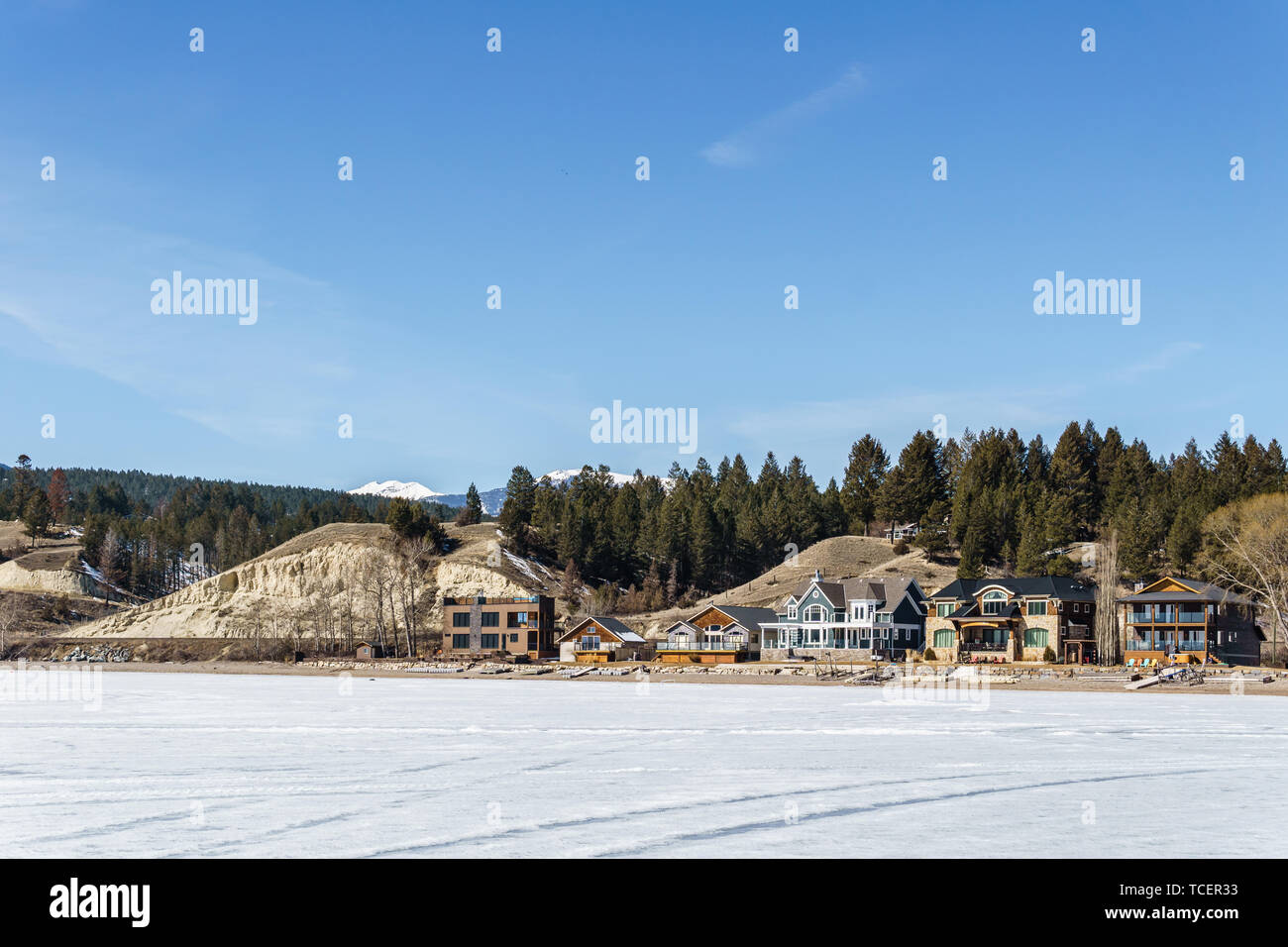 Lakeside home canada hi-res stock photography and images - Alamy