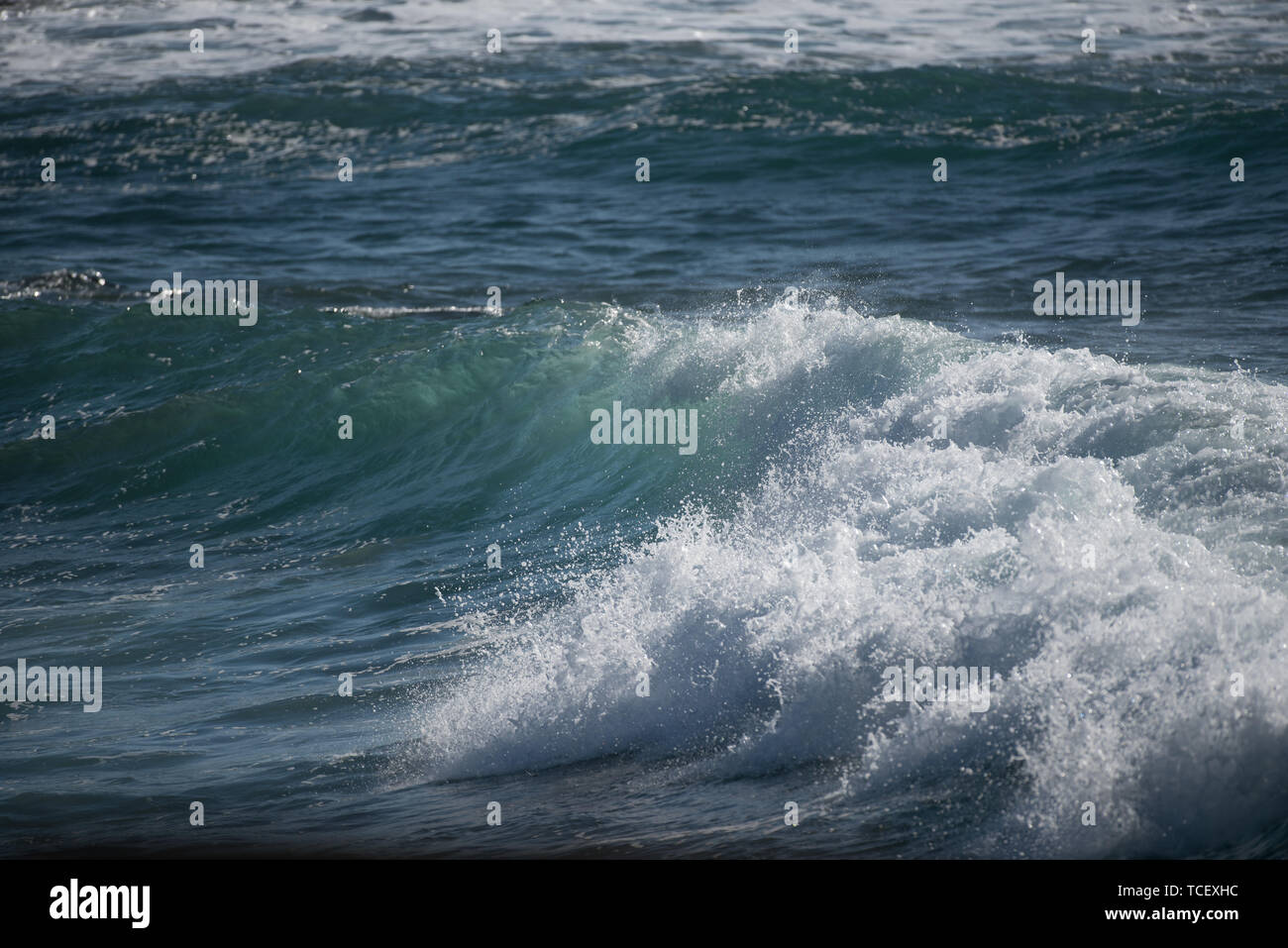 Wonderful view ocean waves splashing hi-res stock photography and ...