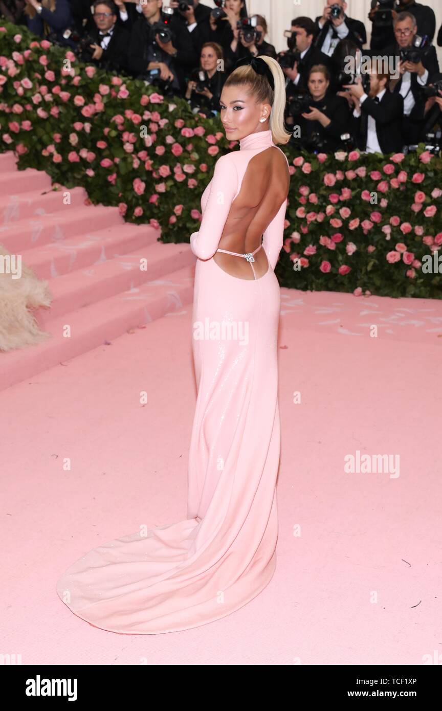 Pink backless dress hi-res stock photography and images - Alamy Pink backless dress hi-res stock photography and images - Alamy