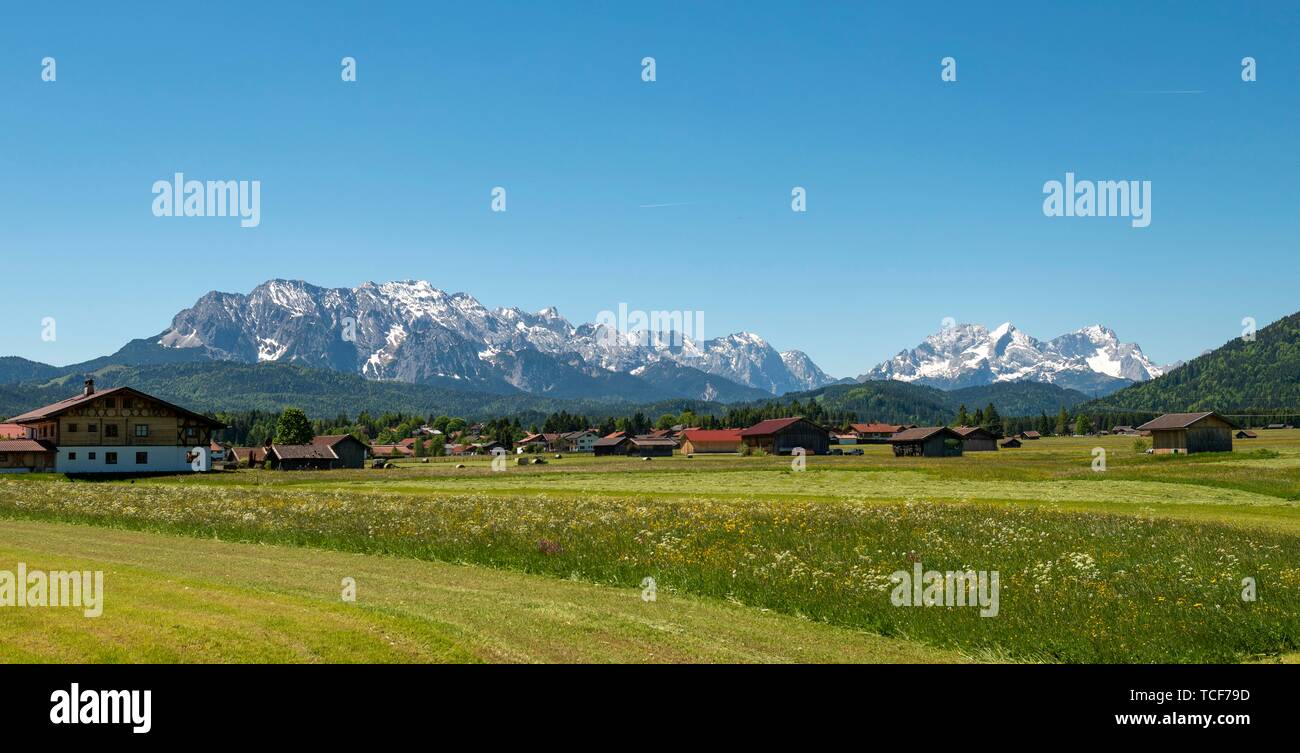 Houses and fields, Karwendel Mountains and Wetterstein range, Krün, Upper Bavaria, Bavaria, Germany, Europe Stock Photo