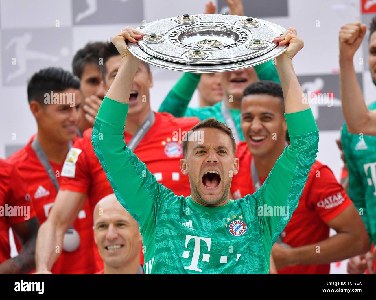 Goalkeeper Manuel Neuer FC Bayern Munich, Jubel mit Meisterschale, Trophäe, Meisterfeier 2019, FC Bayern Munich is German Bundesliga Champion for the  Stock Photo