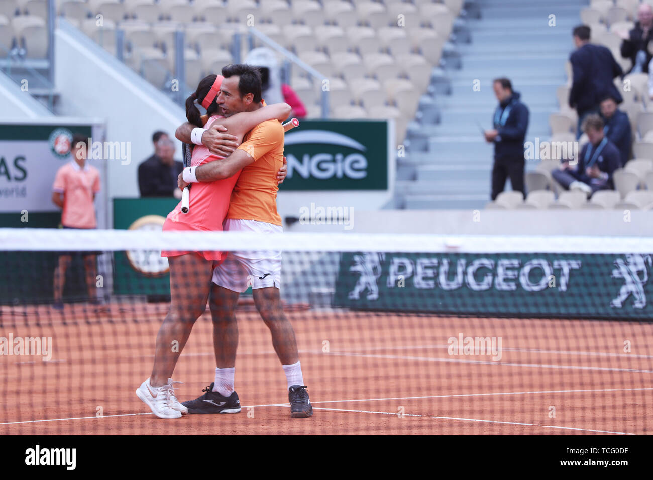 Paris Paris 7th June 19 Latisha Chan L Of Chinese Taipei And Ivan Dodig Of Croatia Celebrate After The Mixed Doubles Final Match Against Gabriela Dabrowski Of Canada And Mate Pavic Of Croatia Paris Paris 7th June 19 Latisha Chan L Of Chinese Taipei And Ivan Dodig Of Croatia Celebrate After The Mixed Doubles Final Match Against Gabriela Dabrowski Of Canada And Mate Pavic Of Croatia