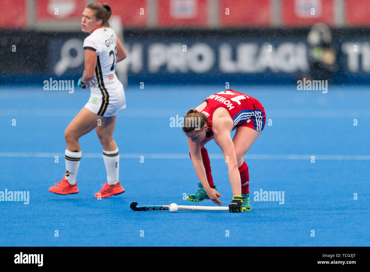 London, UK. 07th Jun, 2019. Tessa Howard of Durham University (GBR) (right) tries to broke the ball during FIH Pro League match between Great Britain vs Germany (Men) at Lea Valley Hockey and Tennis Centre on Friday, June 07, 2019 in  London England. (Editorial use only, license required for commercial use. No use in betting, games or a single club/league/player publications. Credit: Taka Wu/Alamy Live News Stock Photo