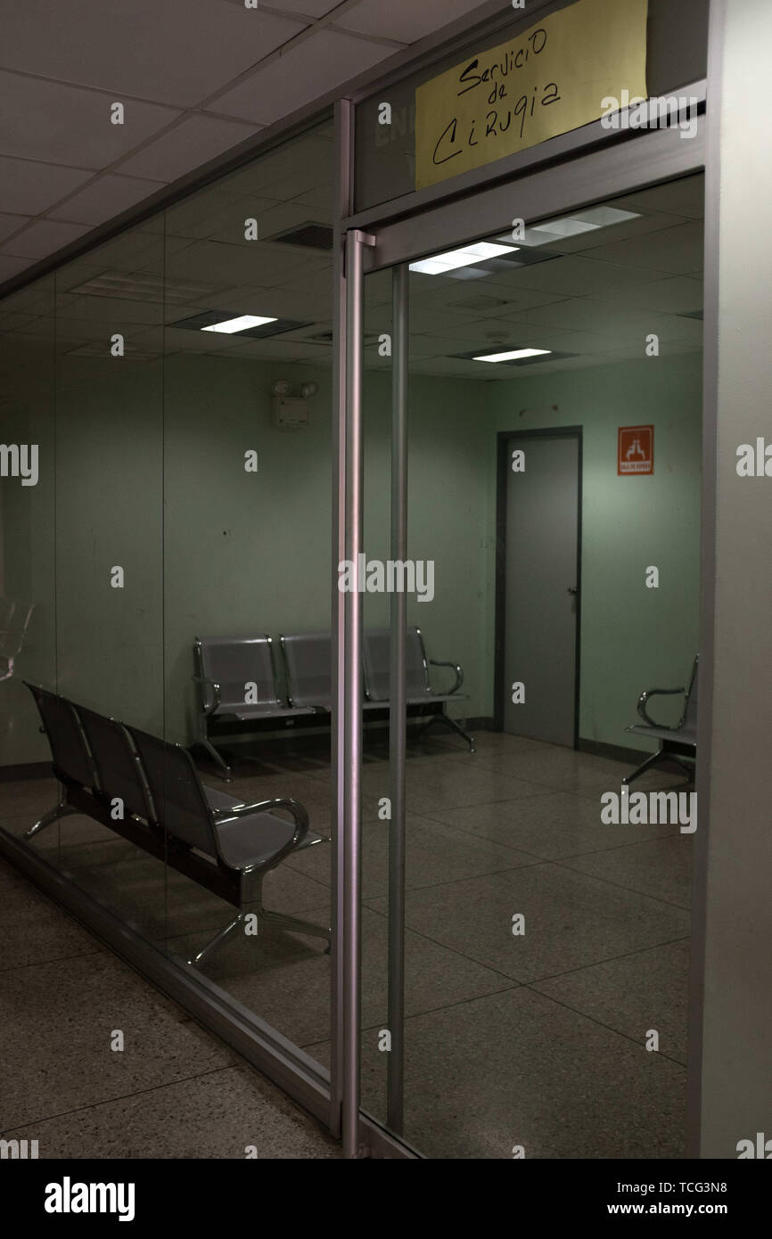 Caracas, Venezuela. 7th June, 2019. An empty surgical waiting area at ConcepciÃ³n Palacios Maternity Hospital in Caracas Venezuela. The hospital is not performing any surgeries due to a lack of supplies. Credit: Allison Dinner/ZUMA Wire/Alamy Live News Stock Photo