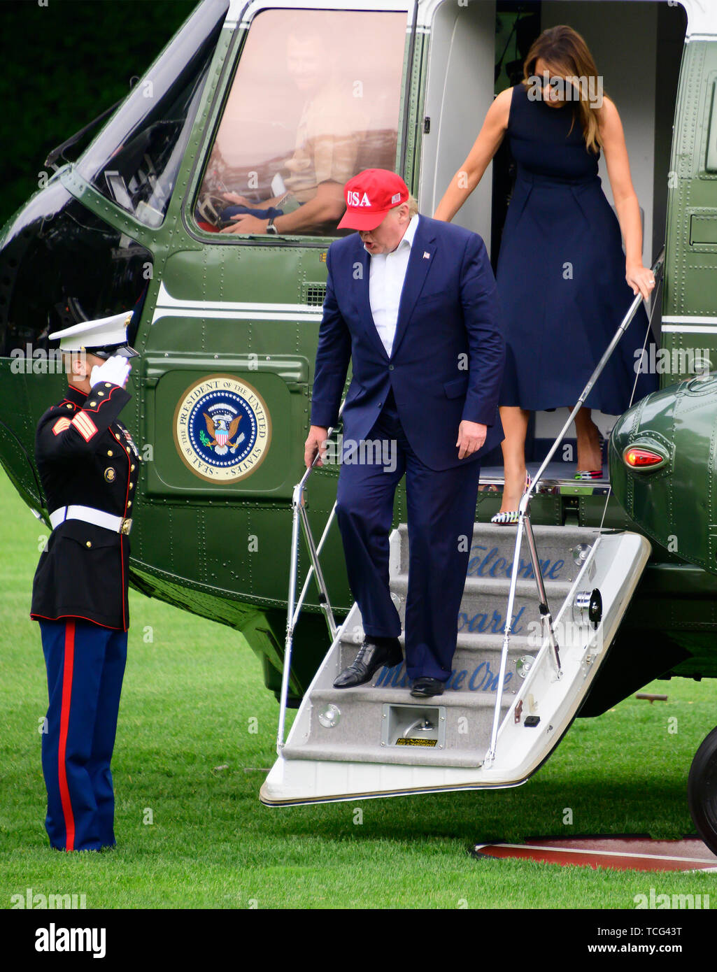 Washington DC, USA. 07th June, 2019. United States President Donald J. Trump and first lady Melania Trump return to the South Lawn of the White House in Washington, DC from their European trip on Friday, June 7, 2019. Credit: MediaPunch Inc/Alamy Live News Stock Photo