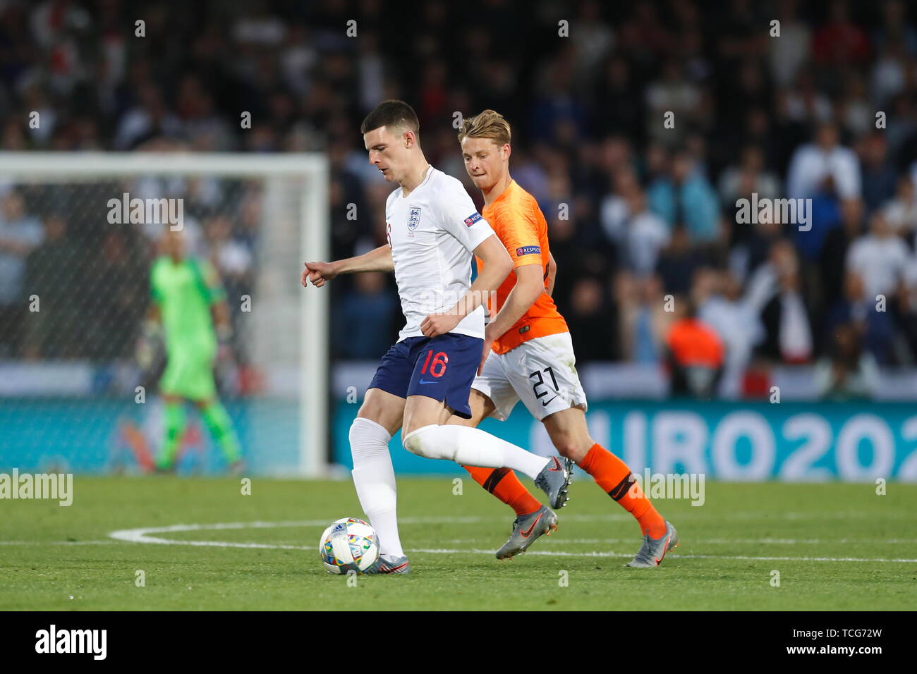 L-R) Declan Rice (ENG), Frankie de Jong (NED), JUN 6, 2019 - Football /  Soccer : UEFA Nations League Semi-finals match between Netherlands 3-1  England at the Estadio Don Afonso Henriques in