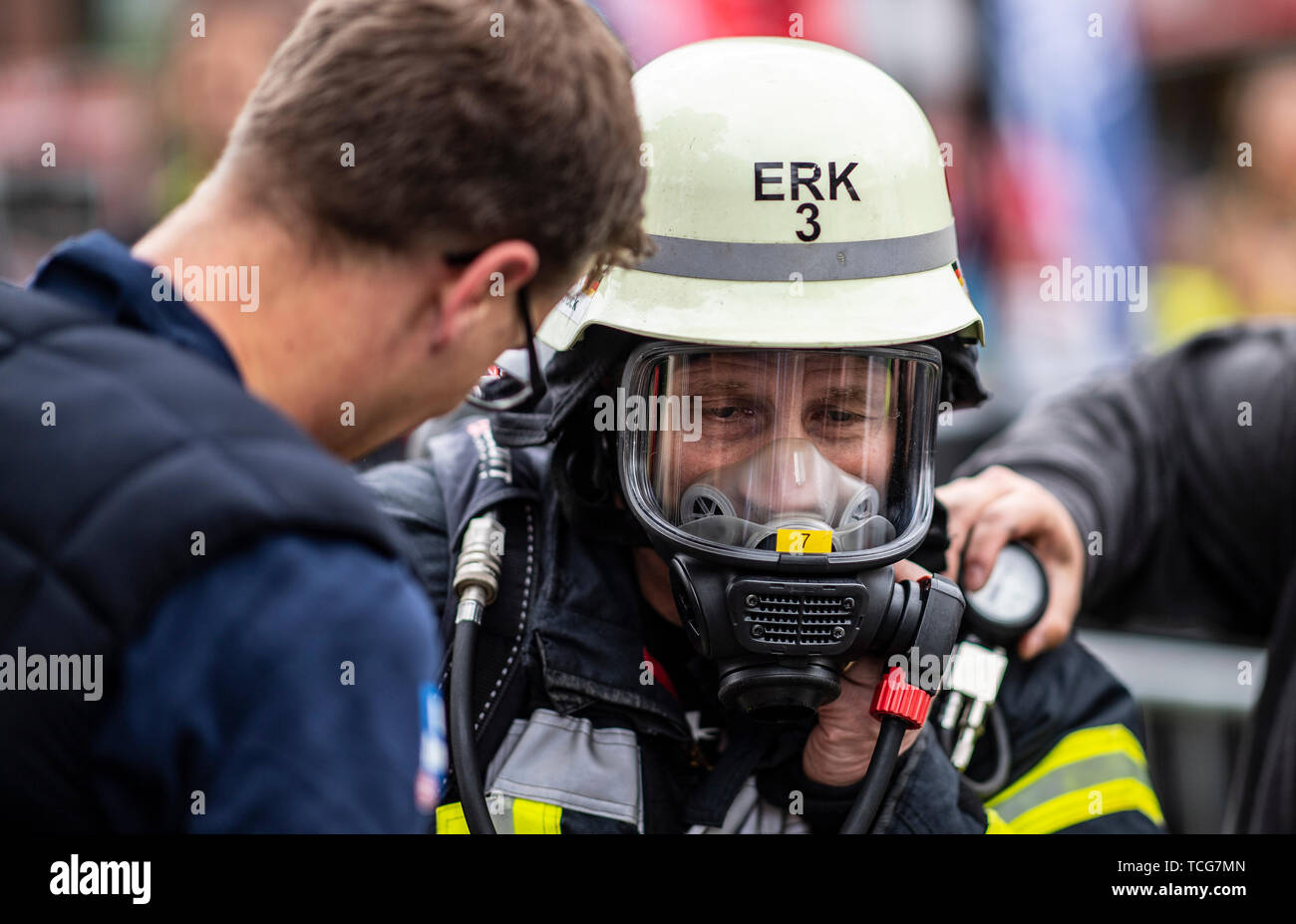 Mönchengladbach, Germany. 8th June 2019. A firefighter wears a ...