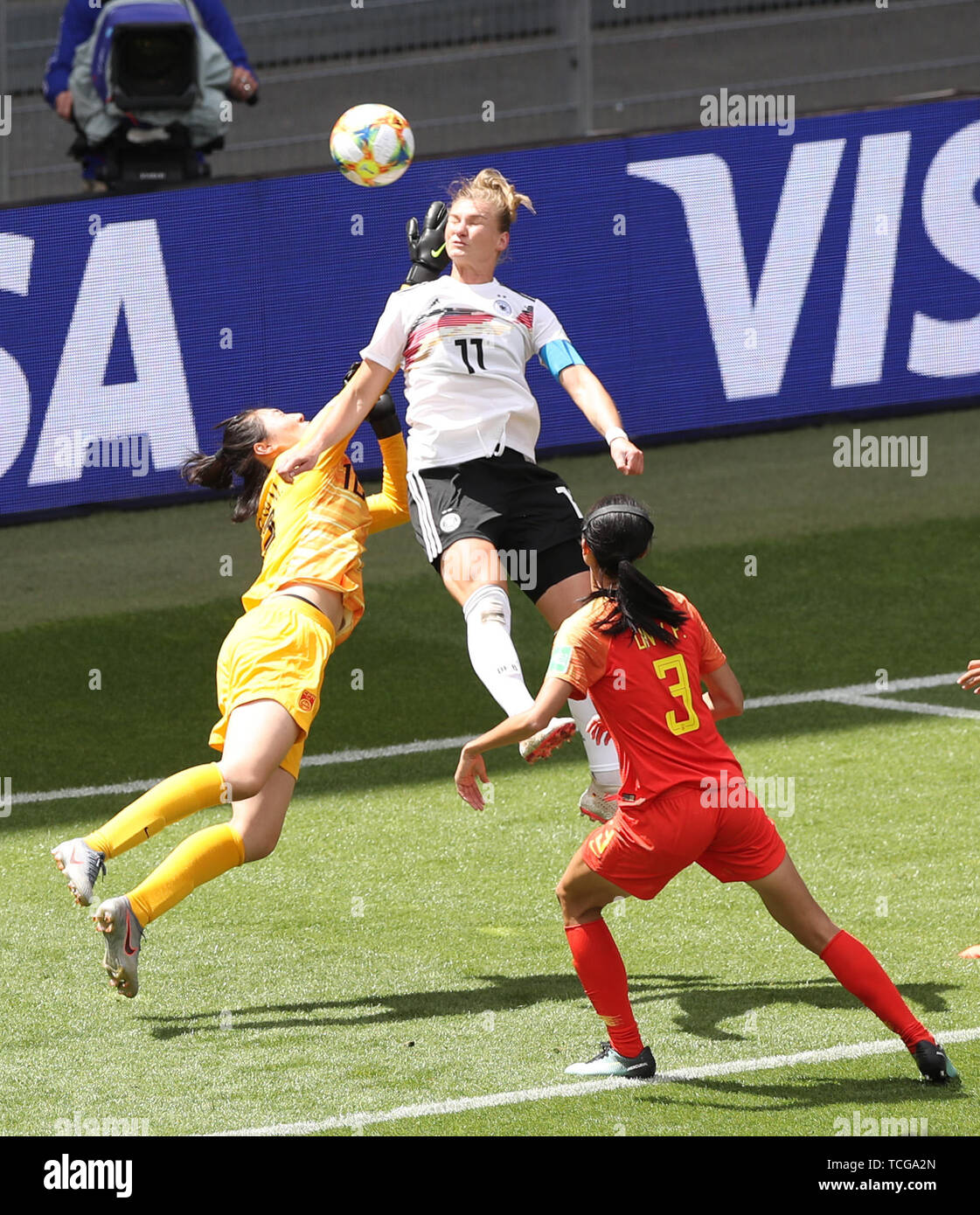 Rennes, France. 8th June, 2019. Alexandra Popp (Top) of Germany competes during the group B match between Germany and China at the 2019 FIFA Women's World Cup in Rennes, France, June 8, 2019. Credit: Xu Zijian/Xinhua/Alamy Live News Stock Photo