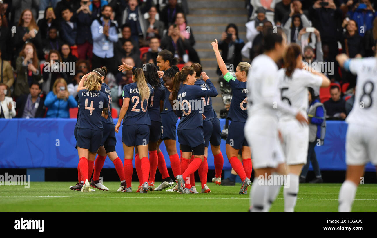 Paris, France. 07th June, 2019.jubilation, Rejoicing, celebrate, happy, cheer, Goal Celebration France 1: 0, 07.06.2019, Paris (France), Football, FIFA Women's World Cup 2019, Opening match, France - South Korea, FIFA REGULATIONS PROHIBIT ANY USE OF PHOTOGRAPHS AS IMAGE SEQUENCES AND / OR QUASI VIDEO. | usage worldwide Credit: dpa picture alliance/Alamy Live News Stock Photo