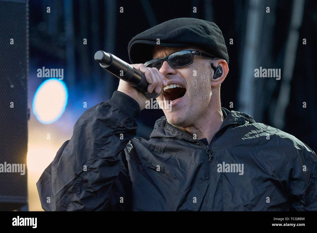 08 June 2019, Rhineland-Palatinate, Nürburg: Al Barr, singer of the American folk-punk band 'Dropkick Murphys', performs on the main stage of the open-air festival 'Rock am Ring'. On three days about 75 bands will perform on three stages in front of more than 80 000 spectators. Photo: Thomas Frey/dpa Stock Photo