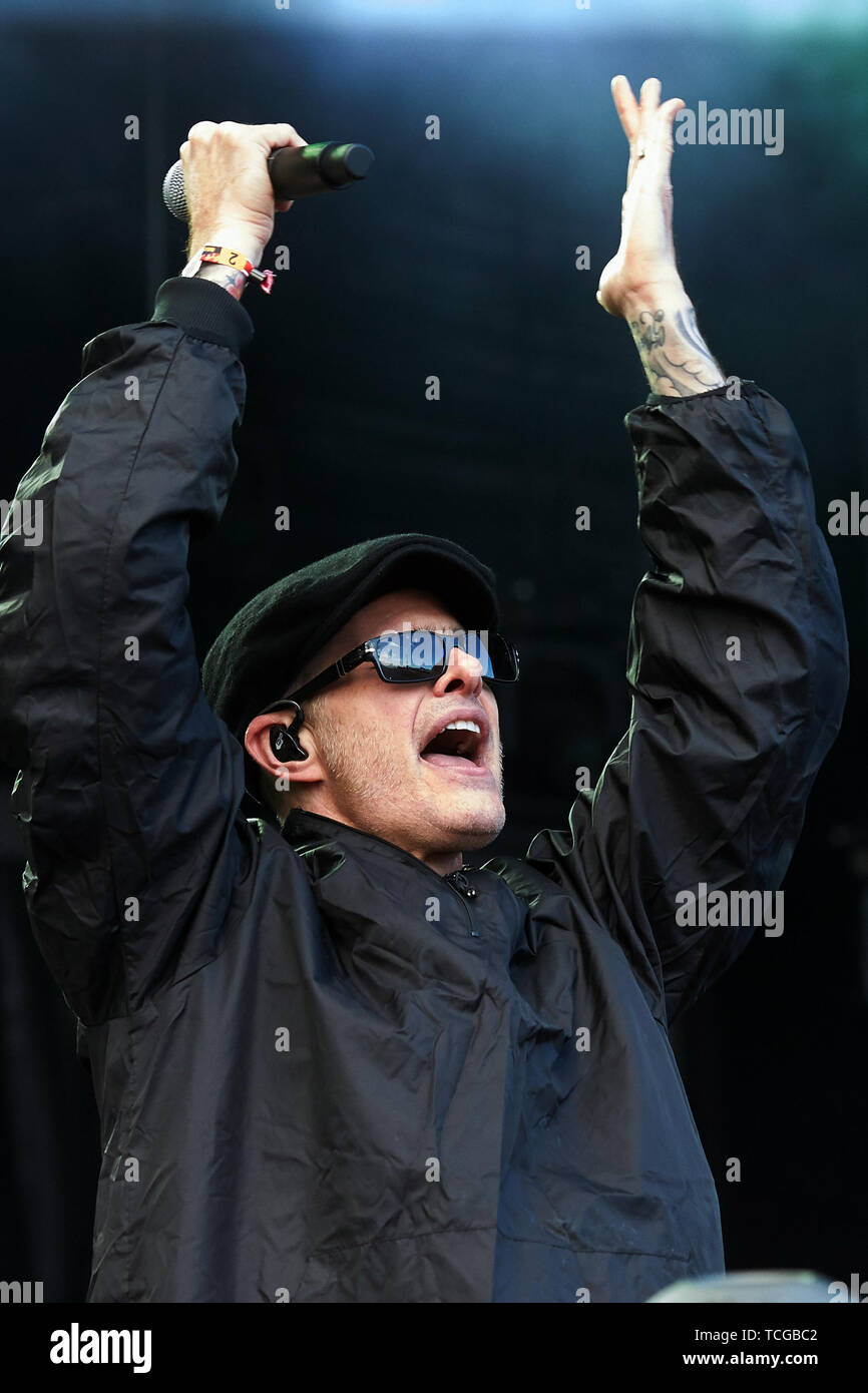08 June 2019, Rhineland-Palatinate, Nürburg: Al Barr, singer of the American folk-punk band 'Dropkick Murphys', performs on the main stage of the open-air festival 'Rock am Ring'. On three days about 75 bands will perform on three stages in front of more than 80 000 spectators. Photo: Thomas Frey/dpa Stock Photo