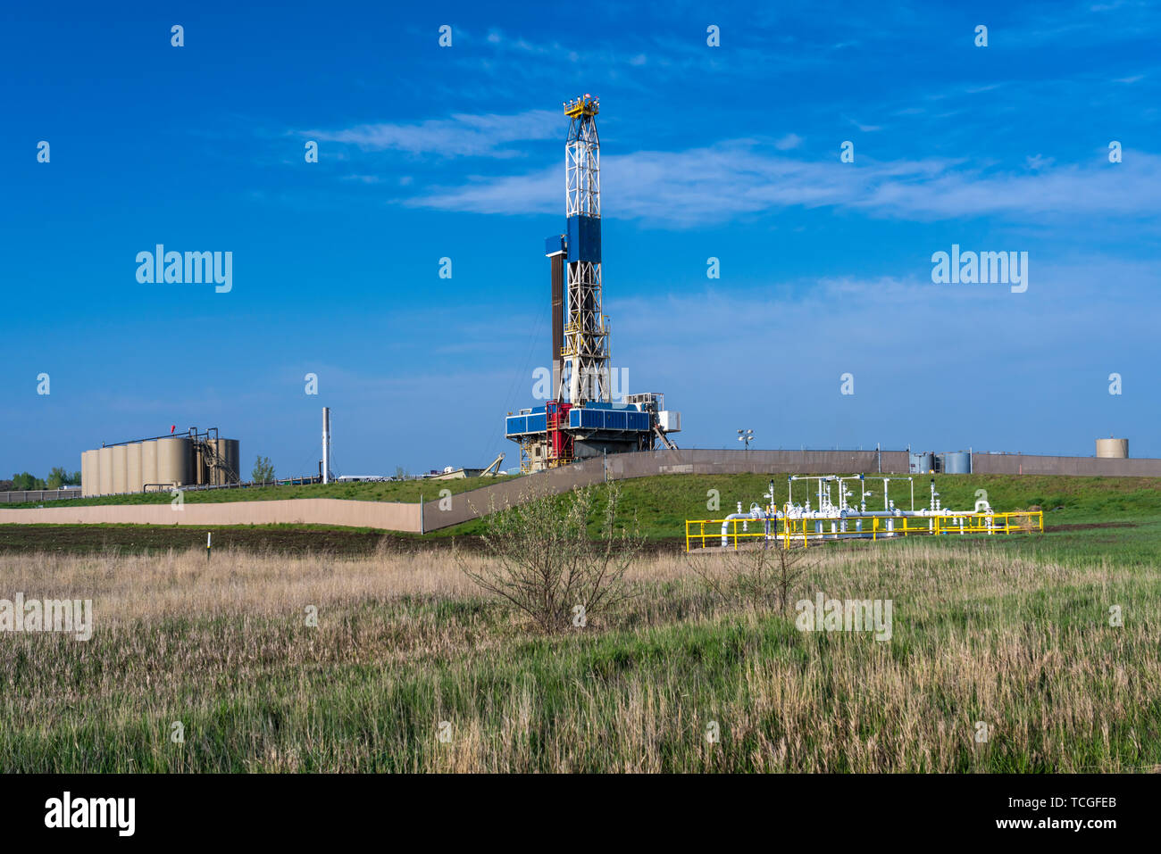Drilling rig hires stock photography and images Alamy