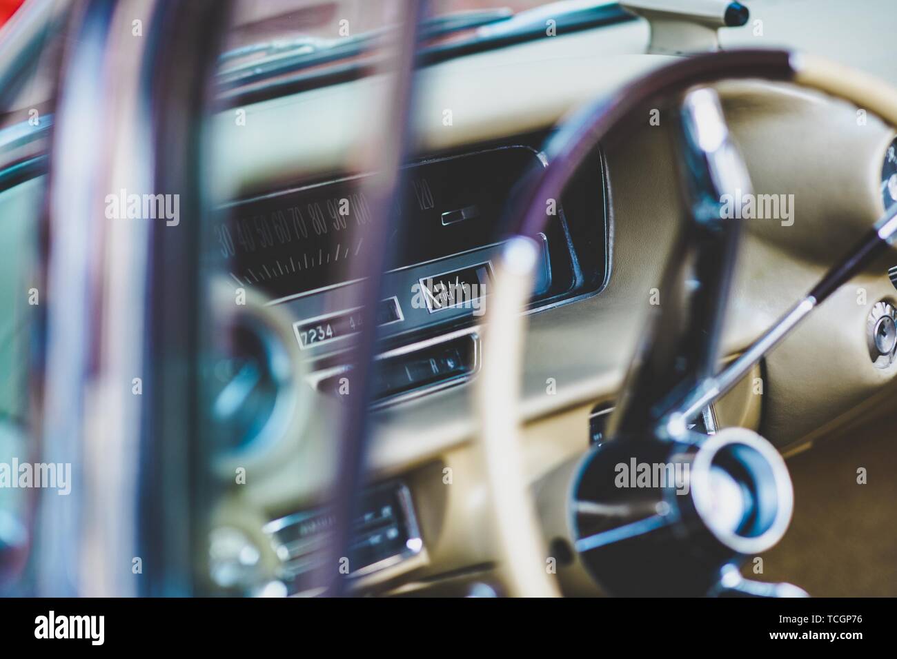 Steering wheel of an american vintage car hi-res stock photography and  images - Page 12 - Alamy