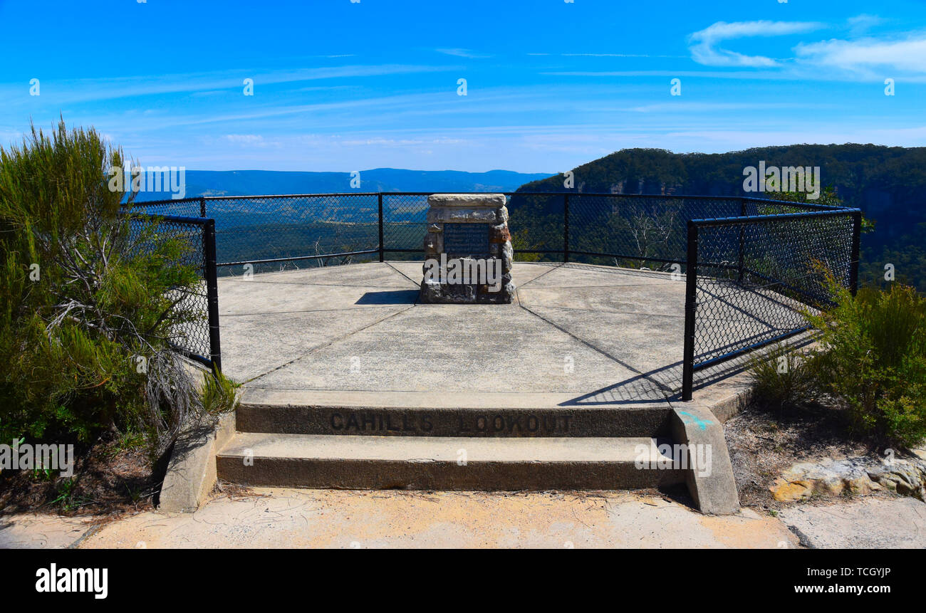 Katoomba, Australia - March 23, 2019. Scenic views of Megalong Valley from Cahill's lookout in Blue Mountains. Stock Photo