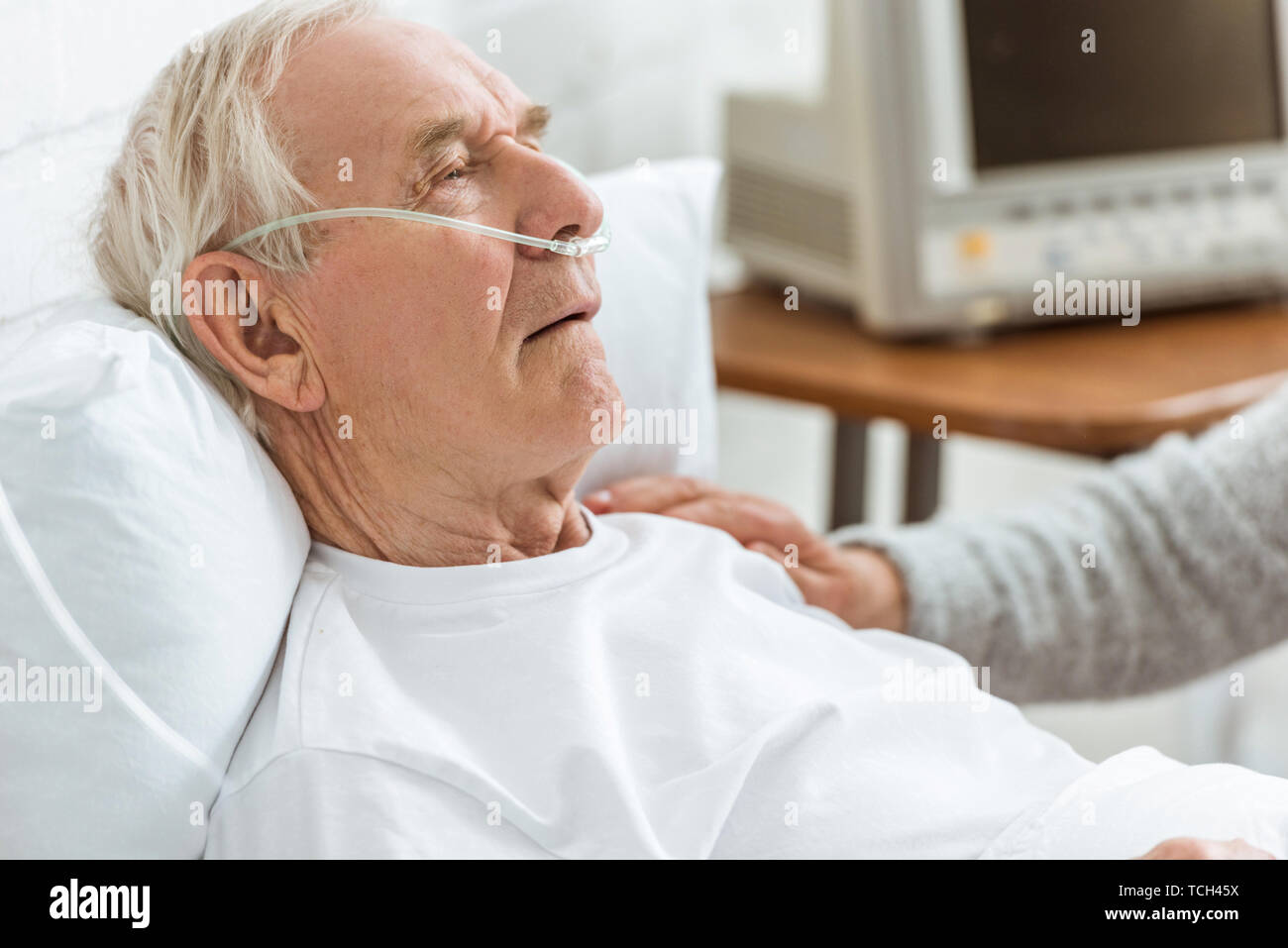 Elderly man hospital bed visit hi-res stock photography and images - Alamy