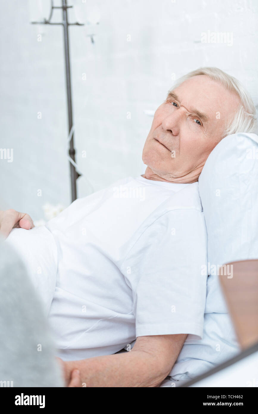 Elderly man in hospital bed hi-res stock photography and images - Alamy