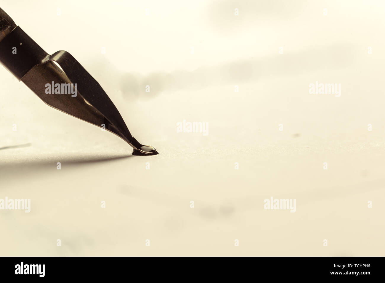 Antique fountain pen writing Stock Photo - Alamy